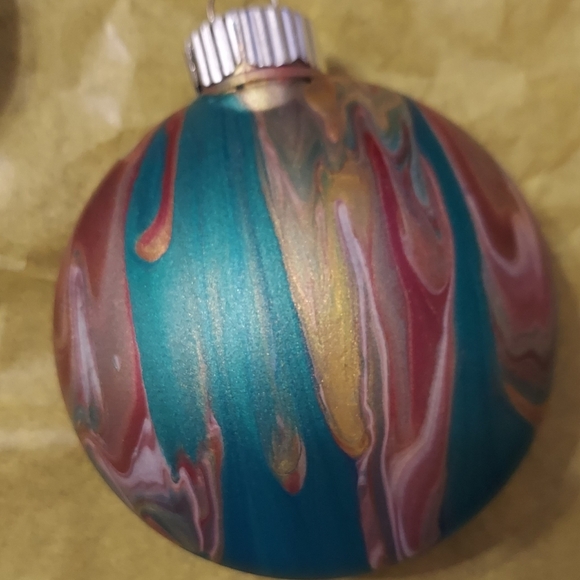 Handcrafted Painted Shatterproof Christmas Bulbs Set of 4 - Picture 5 of 6